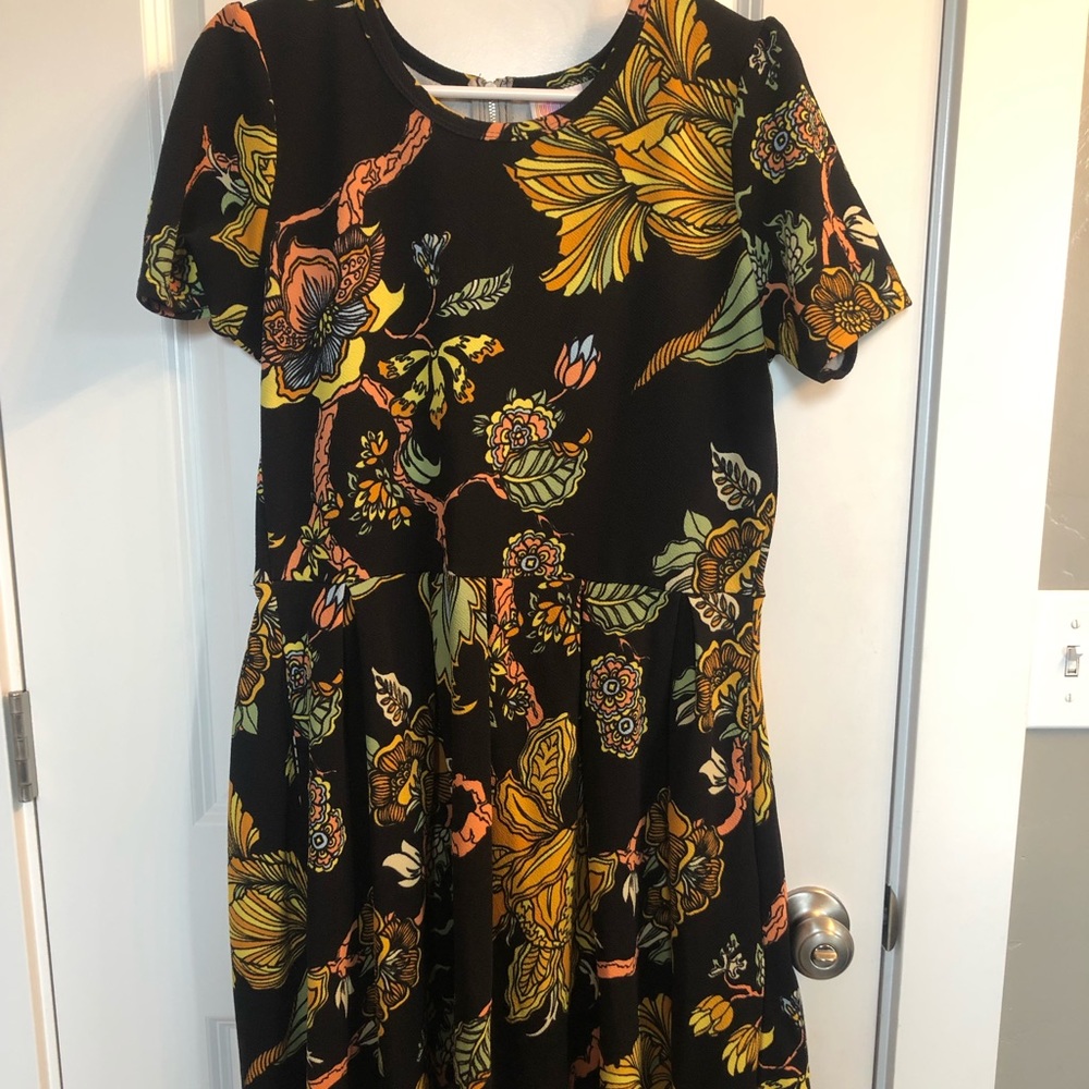 Gorgeous floral Lularoe Amelia dress with pockets!
